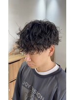 ダブルオオガキ (W-ogaki)&nbsp;無造作パーマメンズパーマツーブロックマッシュ眉カット