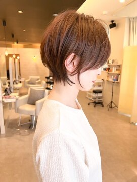 シシ 大宮(She 2.) 大人ショートボブ/ホワイトグレージュ/ブリーチ/ダブルカラー