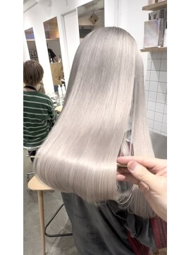 ミラ 新宿(MILA) ホワイトシルバー/ホワイトカラー/髪質改善トリートメント