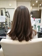 ヘアメイク サン(Hair Make Sun) オシャレ白髪ぼかしハイライト×イヤリングカラー
