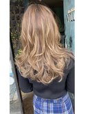 大人かわいい細めハイライトくすみベージュ20代30代40代