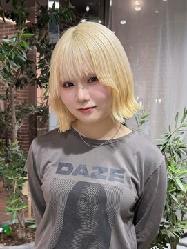 ヘアーアンドメイク ビス(HAIR&MAKE bis) ホワイトブロンド♪【唐木彩華】