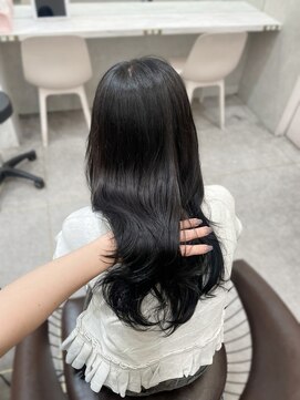 ロンド レア 天神大名店(Lond Le’a) ホワイトブロンド/外ハネボブ/美髪/ワイドバング/ブルーブラック