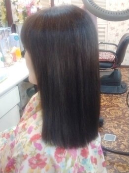 リボン美容室の写真/気になる白髪をしっかりカバーしながら、柔らかくなじむ自然なスタイルへと仕上げます☆