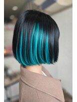 オズギュルヘア(Ozgur hair) ターコイズ切りっぱなしボブ