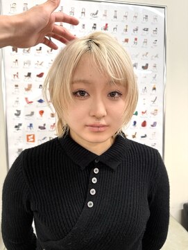 ノラ シンディ(NORA CYNDY) ホワイトブロンド ホワイトベージュ ミルクティーベージュ