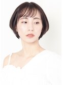 シースルーバングのひし形ショートボブ