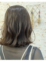 アカイトビラ ヘアケアサロン(AKAI TOBIRA Hair Care Salon) アッシュグレー☆外ハネミディアム