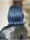 ネイビーカラー × 切りっぱなしボブ