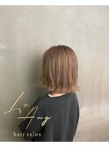ピンクベージュ