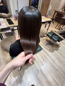 サラ(sarah) 縮毛矯正/斜めバング/グレージュカラー/デザインカラー