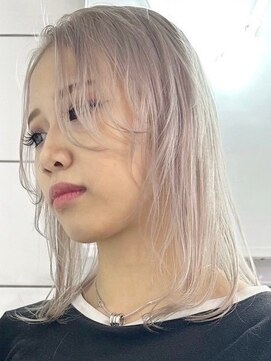 ウィコ 新宿(WICO) perl white [新宿駅/切りっぱなしボブ/エアリーロング]