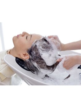 phaena自慢のヘッドリンパケアセラピストが、心と身体の疲れを癒しながら健康な頭皮に導きます*[馬橋]