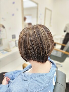 ネクサス NEXUS 人気の大人ショート 後頭部がきれいに見える髪型