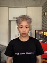 ウム(UMM) スパイキーショート×ホワイトベージュ