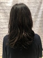 ミーティア バイ クアトロ(Meteor By QUATRO)&nbsp;躍動感あふれるカールがかもし出す大人の余裕と華やかさ