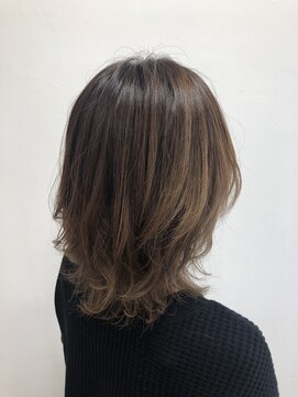 ボルジェ(Bolge) ミディアムレイヤー×ハイライトバレイヤージュカラー