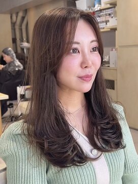 ティア(Tia.) （レイヤーカット/韓国ヘア/かきあげ前髪/小顔/おくれ毛）