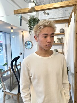 ミモザワークス(Mimosa Works) ホワイトカラーのスパイキーショート