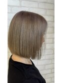 20代30代きりっぱなしボブ前下がりホワイトベージュ