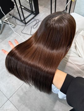 ラボ バイ アンキシム(Labo by AHNKISM) グレーベージュストレートロングレイヤー縮毛矯正堀江