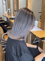 ラグーン(LAGOON)&nbsp;バレイヤージュグレージュハイライトダブルカラーケアブリーチ