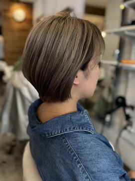 glow up by24 稲葉 立体感ハイライトの上品ショートボブ