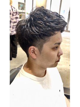 クオンヒール 堺筋本町店(QUON HEAL) アップバング/メンズショート/刈り上げ/ピンパーマ