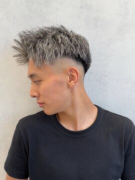 ルースト 西院店(ROOST) ツイストホワイトジェットモヒカン