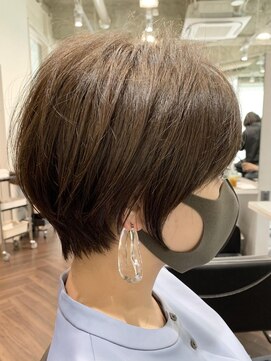 ニーフ 恵比寿(neaf) イメチェン ホワイトブロンド 外ハネボブ 美髪 ワイドバング