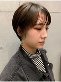 タイトな耳かけ丸みショート