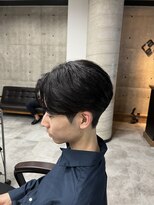 イーラ(era)&nbsp;ナチュラルセンターパート黒髪グラデーション刈り上げ