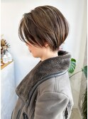 白髪ぼかしハイライト ベージュカラー ハンサムショート