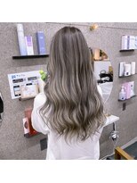 ラル(Lull)&nbsp;【ホワイトグレージュ×バレイヤージュ】シャドールーツ/天神