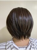 大人ショート 白髪ぼかしハイライト
