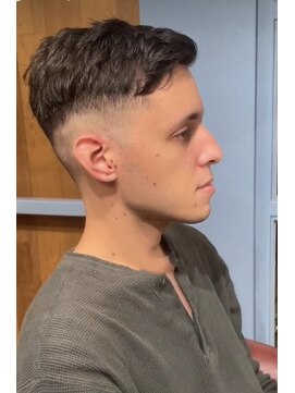 セイス(Seis) ナチュラルツーブロック×フェード