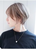 ショートブリーチホワイトベージュおくれ毛_ba342212