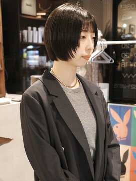 ウィム(wim) 『顔まわりレイヤーボブ』ミニボブ/オリーブグレージュ