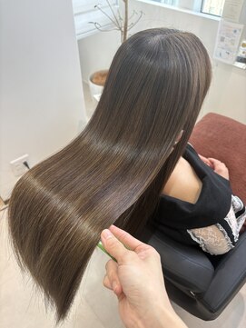 エミュスト(Emuest) 髪質改善トリートメント　韓国ヘア　レイヤーカット