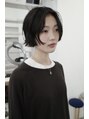 ワク(WAKU) シンプルなファッションに映えるコンパクトボブ。