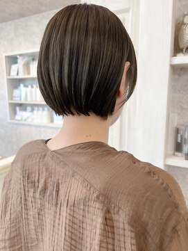 キャアリー(Caary) 福山市Caaryスッキリタイトなミニボブ透明感イルミナカラー