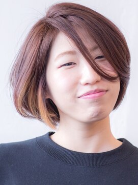 ダブル(DOUBLE) 顔まわりに彩添えるシンプルボブ