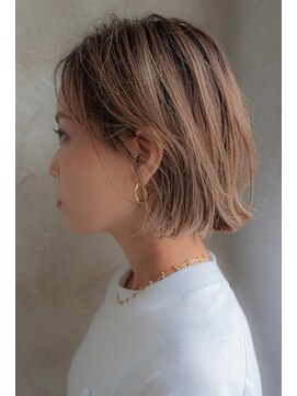 フェティッシュ(fetish) 外ハネコンパクトボブ