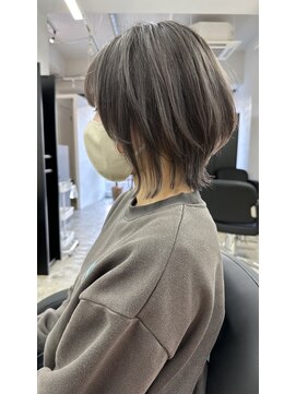 ビビッド(vivid) 小顔ウルフ透明感グレージュくびれスタイル