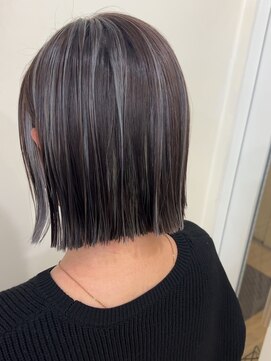 ラゴム 池袋(LAGOM) 切りっぱなしボブ＆ホワイトブルーハイライト[池袋］