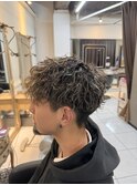 波巻きパーマ ホワイトハイライト ブリーチ メンズパーマ