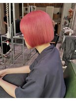 ウム(UMM)&nbsp;ピンクカラー×切りっぱなしボブ