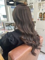 ハナビ(hanabi) 30代/髪質改善/明るい白髪染め/抗酸化カラー/艶巻き髪