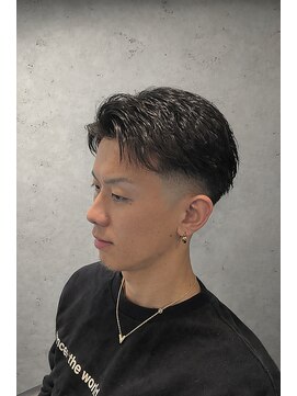 ワンワンオー バーバーショップ 長浜店(@110 BARBER SHOP) アップバング・ショート × スキンフェード