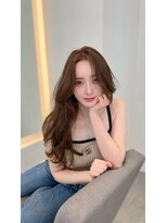 女優ベージュ_オリーブベージュレイヤーカットウェットヘア
